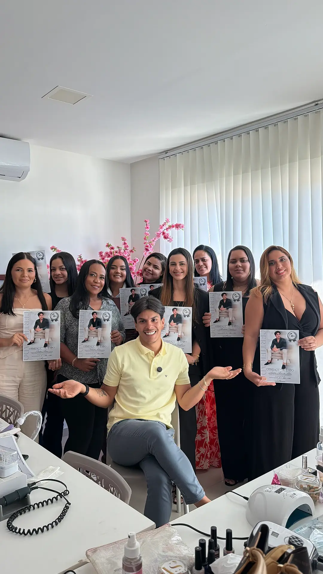Henry Silva com outra turma de alunas certificadas no estúdio